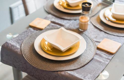 Modern 2 bed home - sleeps 5 - free parkng - Photo 4