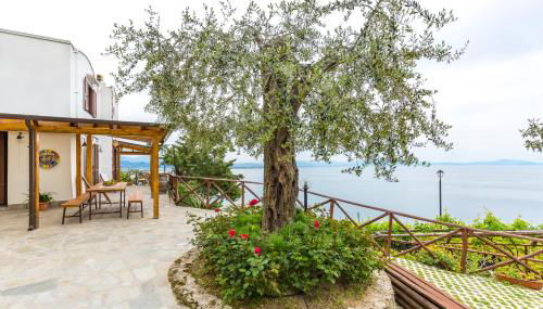 Starhost - La Casella seaview garden terrace and parking - Foto 3, Garden, Garden view