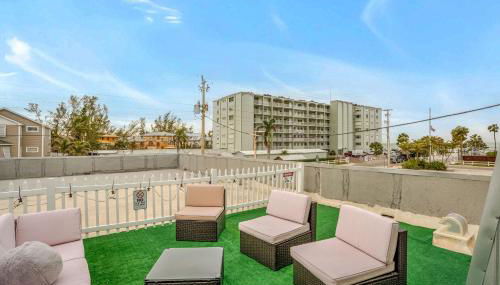 Luxury 2BR Oceanfront Condo with Rooftop Patio, 2 Minute Walk to the Beach! - Foto 4