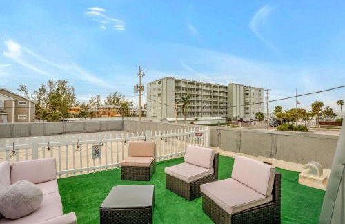 Luxury 2BR Oceanfront Condo with Rooftop Patio, 2 Minute Walk to the Beach! - Foto 4