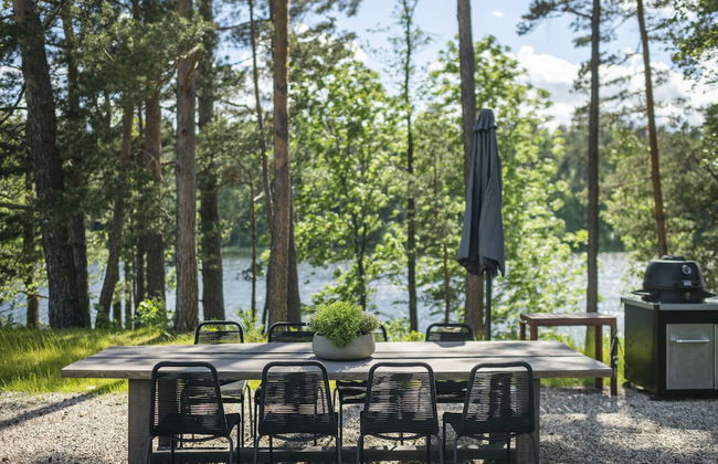 The Lake. Unique Waterfront Villa - Photo 65