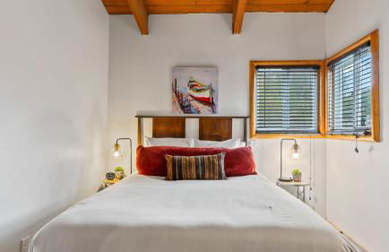 Scenic North Shore Stay w Games Near Snow Summit Lakeview Lodge by AvantStay - Foto 19