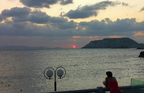LENICO Seafront Villa - Photo 11