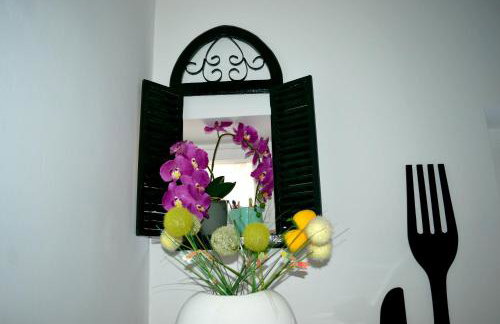 Spacious Apartment Center - Photo 11