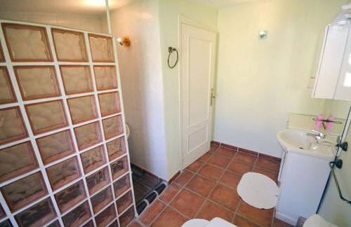 A lovely family villa with heated pool - Photo 12