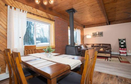 Fly Away Home with Aurora Views - Foto 4