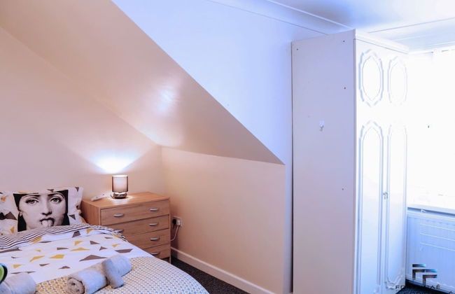 Beautiful 5-bed House Roker Beach - Photo 6