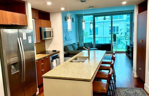 Channelside Luxury Retreat Spacious 2BR 2BA Condo with Pool, Balcony, Sauna & Gym - Foto 3