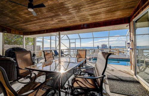 Family Waterfront 4BR Home Heated Pool Private Pier - Photo 14