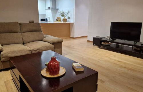 casa y piscina en un parque natural - Photo 47