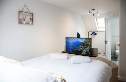 Stylish quaint home hosted by ESONGRACE Stays in Stoke-on-Trent - Perfect for Families - Contractors - Holiday makers - Emergency Housing - Professionals - Foto 14