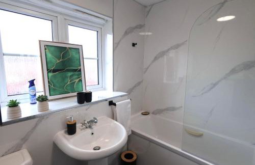 Stylish 2-Bed flat near IKEA & J9 M6 Free Parking - Foto 19