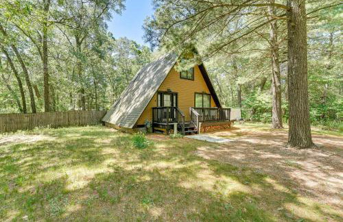 Walk to Fox Lake Pet-Friendly A-Frame with Fire Pit - Foto 23