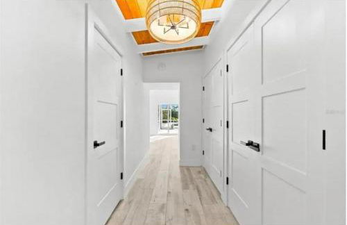 Blue Lagoon Hideaway 3BR Coastal Chic Retreat - Photo 34