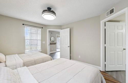 Quiet Gated Condo Near Universal with Pool and View - Foto 9