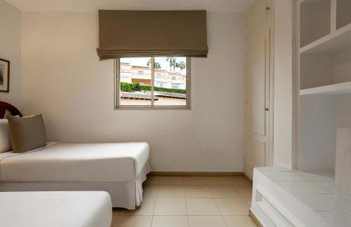 Ramada Hotel & Suites by Wyndham Costa del Sol - Photo 84