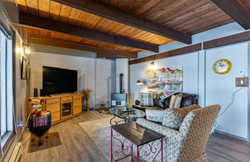 Hilltop Hideaway - Photo 23