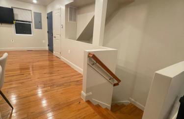 Chic 4 Br, 2Ba Apt in SE DC - Photo 3