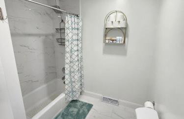 Modern 4BR Near Six Flags & Naval Base - Foto 34