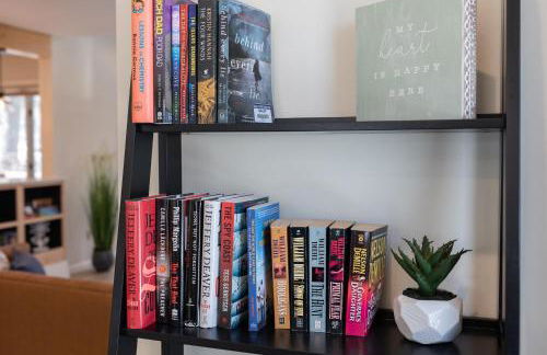 Large Luxury Home with Media Room and Game Room - 10 mins to Campus & Stadium - Foto 28