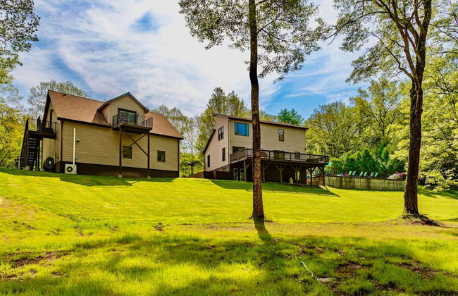 Family Fun Oasis Hot Tub Steam Room Pool Stream Firepit Games - Foto 71