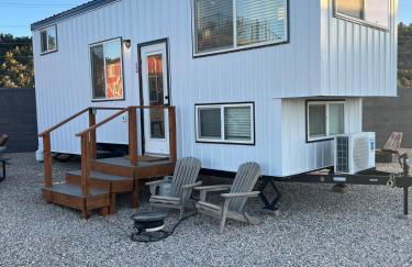 Tiny Home Lodge Near Zion and Bryce National Park Breathtaking Views Hot Tub - Foto 2