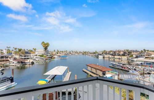 * Large Updated Waterfront Delta Manor Boat Dock * - Foto 21