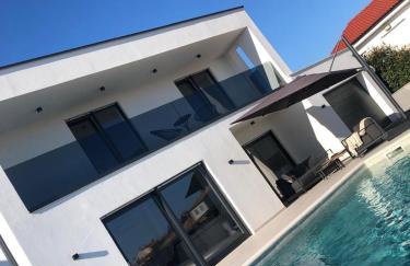 Villa Mina with a private pool in Pula - Photo 48