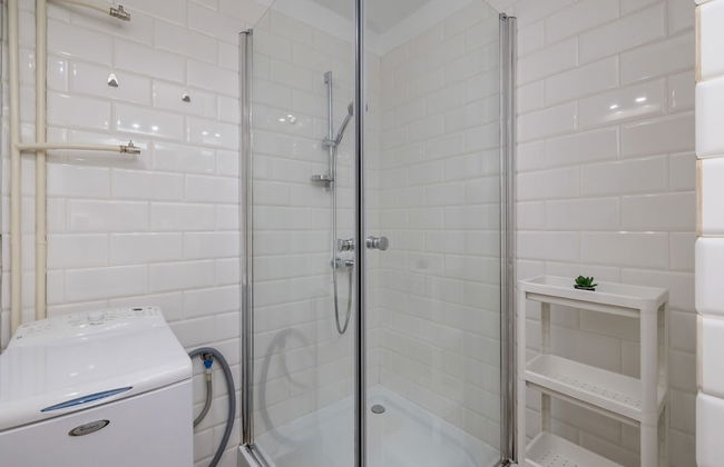 Grey Apartment in Katowice by Renters - Foto 29