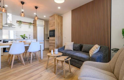 APT-Inside the Wall-Family,Games,Relax,History - Foto 26