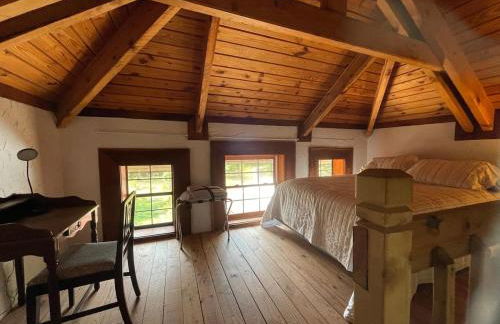 Rustic Mountaintop Cabin on small farm with WiFi - Foto 19