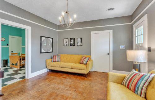 Retro Revival with Modern Comfort - A Mid-Century Gem in Gonzales LA - Foto 5