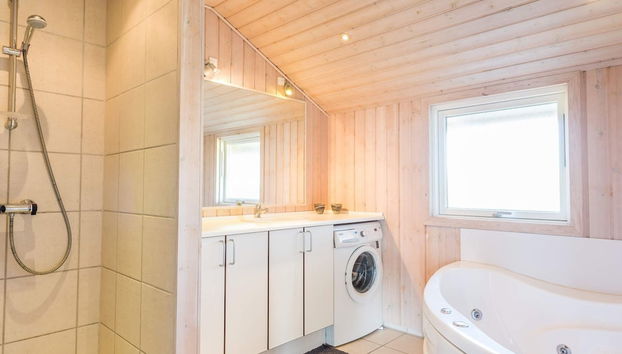 Bright and Spacious Family Retreat-by Traum - Photo 5, Spa treatment