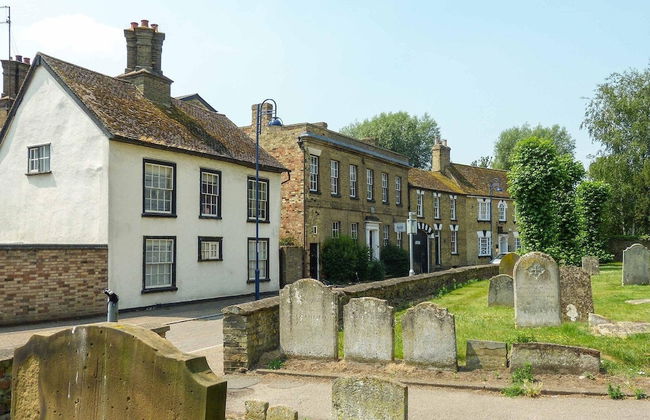 Waterfront Apartment In The Heart Of St Neots - Photo 34