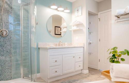 Cozy Coastal Cottage Whole House Sleeps 10 - Foto 3