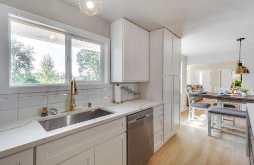 Chehalis Getaway with Golf Course View and Fire Pit! - Photo 7