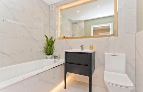 Modern Central 2 Bed Apartment with Parking - Foto 14