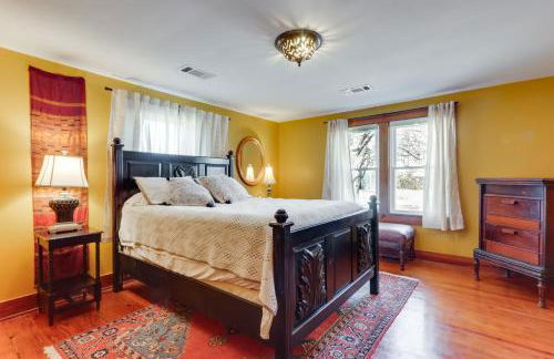 2 Mi to UA Central Fayetteville Home with Patios - Foto 12