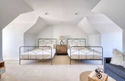 Stay Portland - Custom North Tabor Farmhouse - Gym & Kitchen - Photo 19