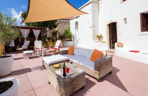 Verekinthos Villas - Pool, Hot Tub, BBQ, Kids Playground, Stunning Mountain Views - Photo 36