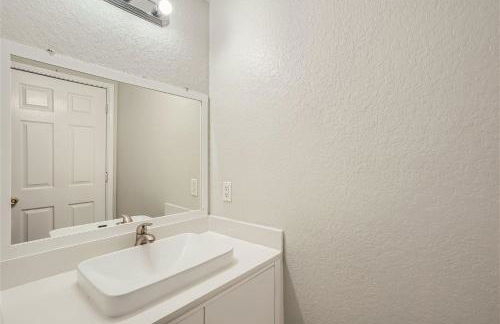 Chic 8BR Retreat Central East Austin for Large Groups - Foto 17