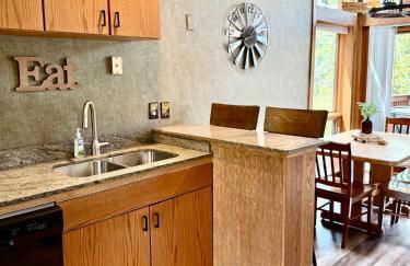 Charming Lutsen Mountain Townhome with Pool Access - Foto 4