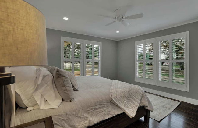 Upscale Home With Pool and Firepit - Close to Mercer St! - Foto 8