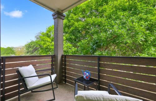 Chick modern Haven Elegant stay with modern views - Photo 24