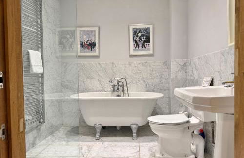 Hill House, Spectacular Rural Home With Hot Tub - Photo 52