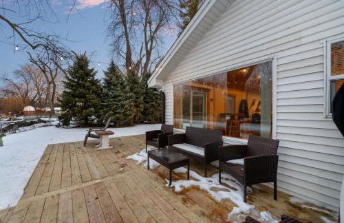 Cozy 3BR Cabin With Hot Tub on Nippersink Creek - Photo 75