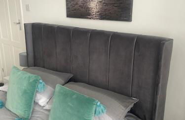 BeRo Bungalow with a hot tub & a large garden! - Foto 5