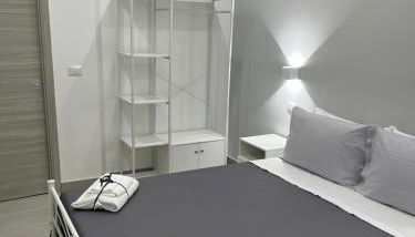 Dimora di Antonietta Room - near Train Station & Wi-Fi - Foto 3, towels, wardrobe