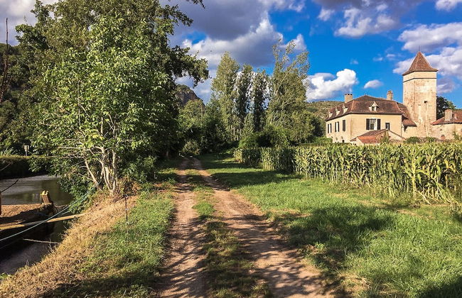 Historic Mansion by River Cenevieres - Foto 41