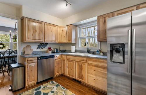 Colonial Cottage with Hot Tub & Sauna-Family Friendly - Photo 14